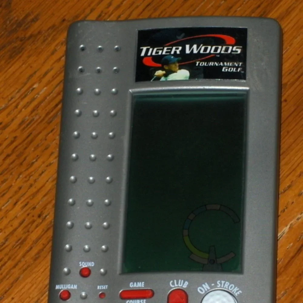 Tiger Woods Tournament Golf Electronic Handheld Game by Radica
